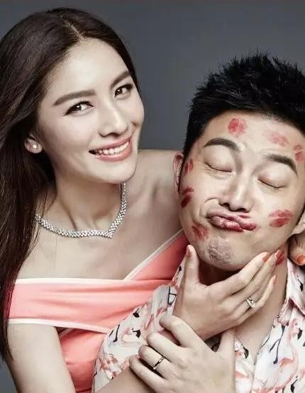 胡可素顏照曝光，在家相夫教子，卻培養出了一個國民老公