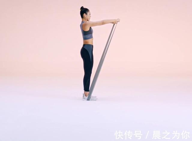 弹力|天使面孔、魔鬼身材,日本健身女神,直角肩身材真的太惊艳了