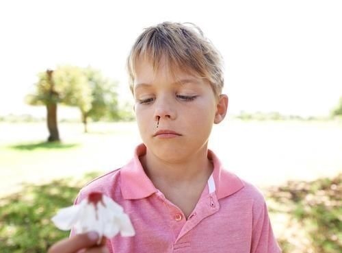 鼻腔|孩子经常流鼻血预示身体出现哪些问题呢?医生详细告诉你