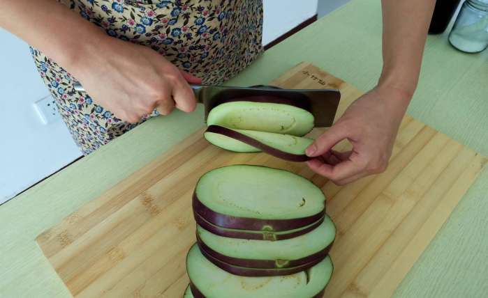 韭菜新做法,不包饺子,不炒鸡蛋,配茄子超好吃的做法,简单美味