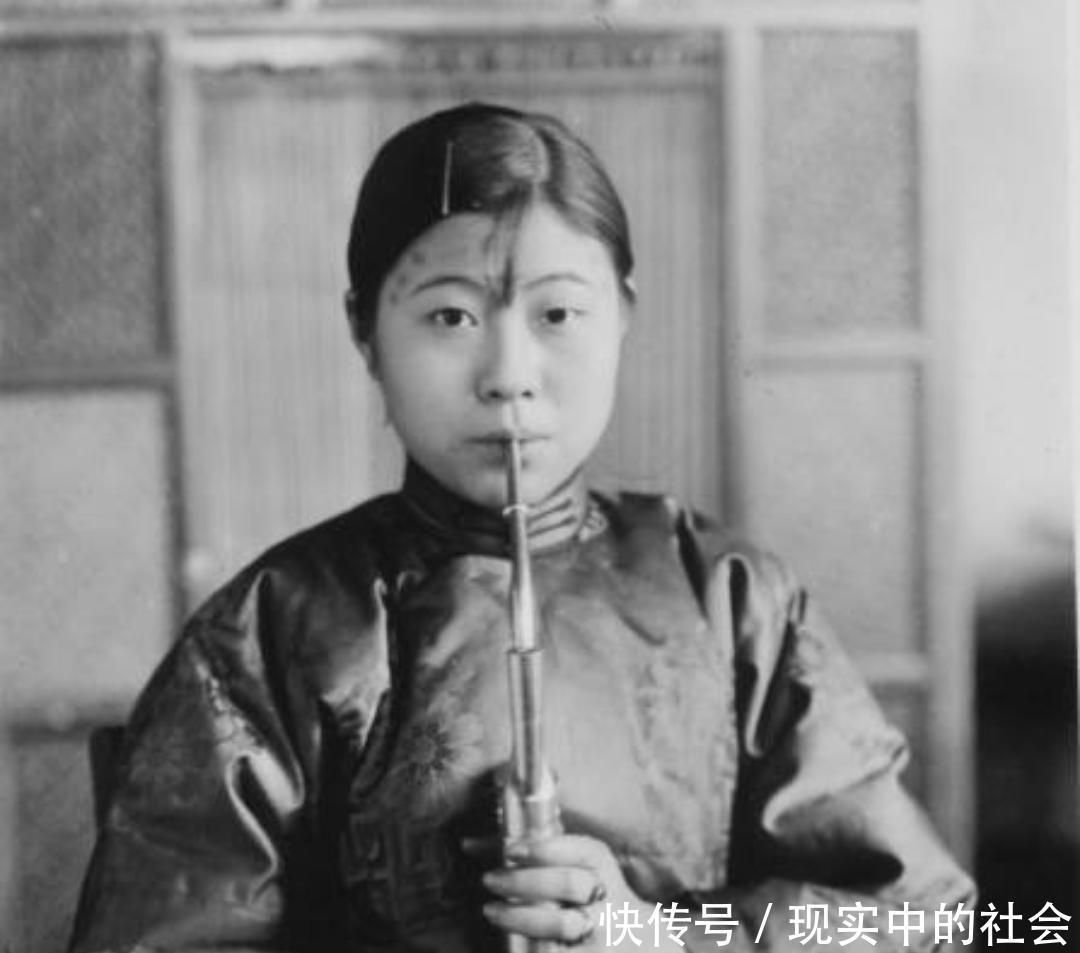 光绪帝|清末老照片，晚清时的传令兵，图二是光绪帝的弟弟，图六女子真美！