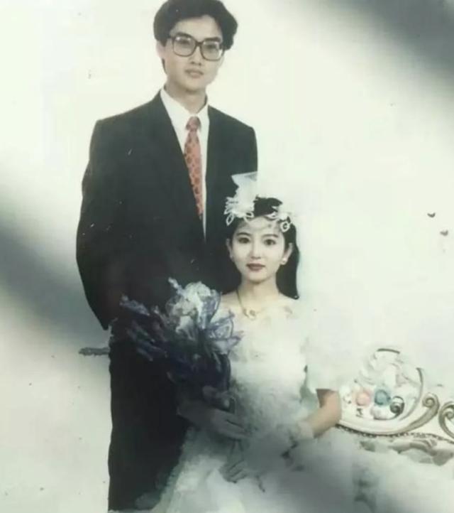 锥子脸 反差婚纱照被吐槽，P图前后差别很大，网友：婚礼上能认得出来吗