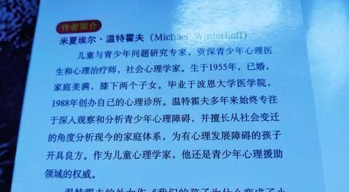 妹妹|二胎妹妹幼儿园大哭,大班哥哥来安慰,哥哥一个动作:生二胎值得