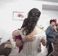 |搞笑GIF段子:关键时刻要懂得随机应变,尤其是面对强者的时候