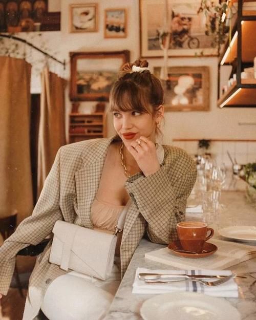 过年锣鼓喧天，穿搭也不能缺少氛围感！这两点，让你的穿搭不普通