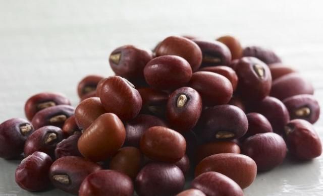 湿气|红豆和它一起煮,连喝15天,赶走湿气,色斑不见了,皮肤更白嫩
