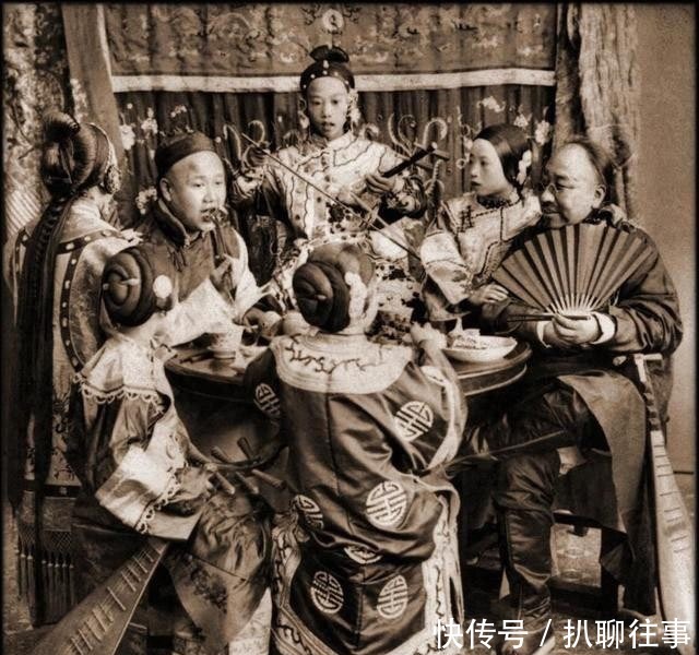 对比|清朝老照片:朱门酒肉臭,路有冻死骨,达官贵人与平民百姓的对比