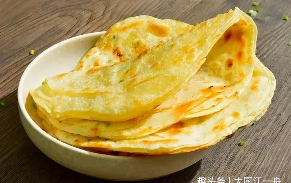 凉了也不硬的葱花饼，究竟怎样做才好吃？面点师教你正确做法