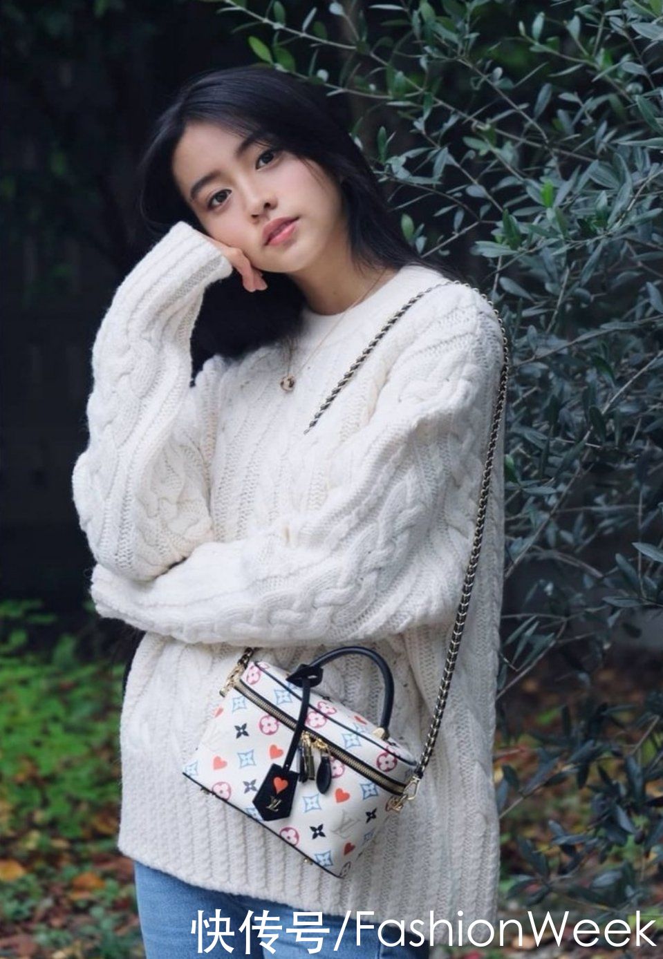 木村光希可塑性太强，穿黑色蕾丝裙展女人味，时尚表现力超赞