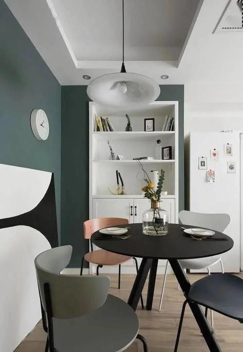 餐厅桌子选方的好，还是圆的好？