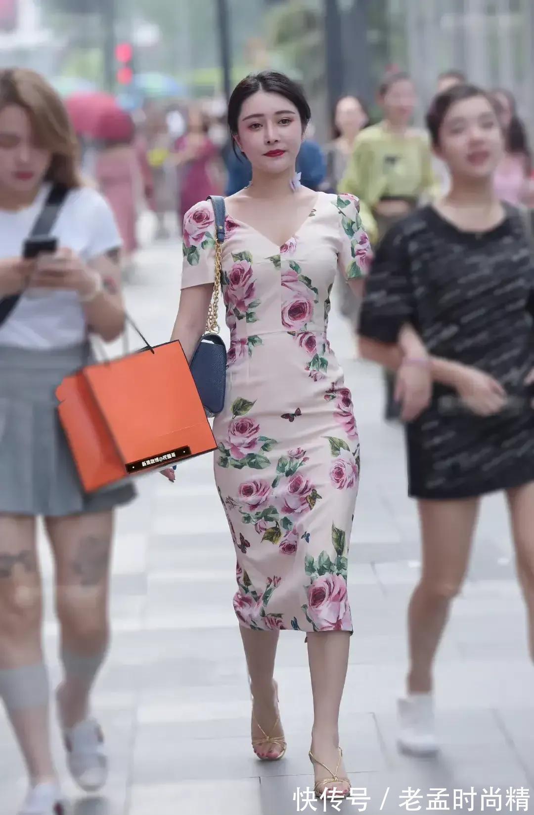 穿搭 街拍美图:连衣裙穿搭的小姐姐们