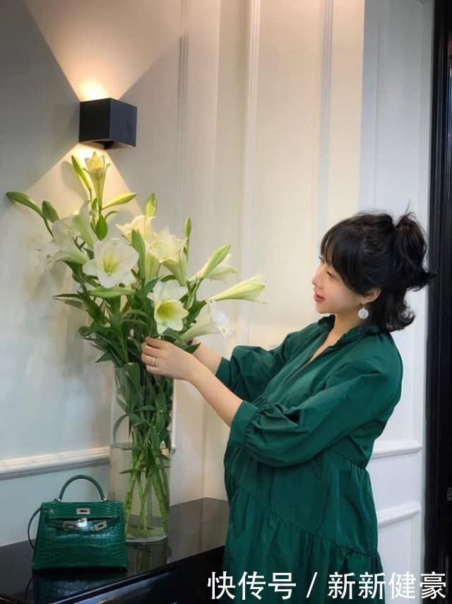 phuc|33岁女子顺产生了5个孩子,网友看完照片称她是“最美辣妈”