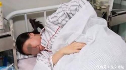 孕妇|26岁产妇生下4胞胎,婆家人开心抱孙子,娘家亲妈却痛苦倒地