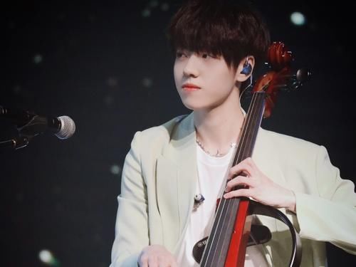 《创造营》撑腰王任胤蓬，主题曲疯狂划水，被指“德不配位”