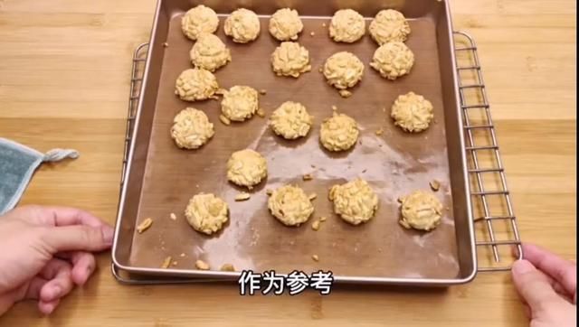 面粉|一碗面粉,一把花生,让你在家就能做酥得掉渣的花生酥饼