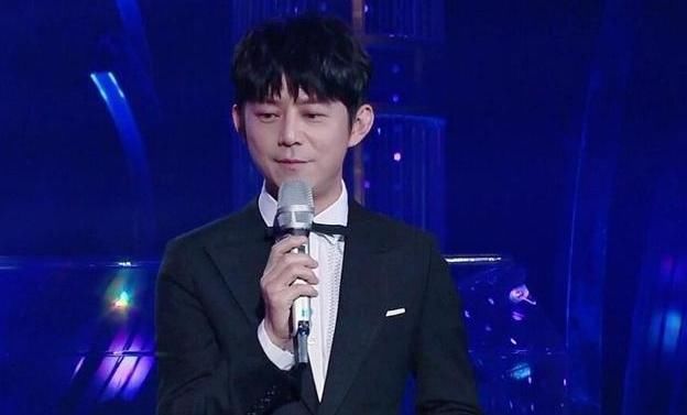 提词器曝光,到底扯下谁的遮羞布?仅仅只打了《吐槽大会》的脸?