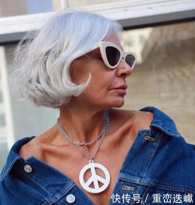 想要显年轻的中年女人,最实用的“减龄”形象打造,2招改头换面