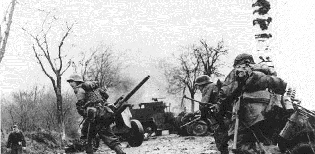 美军|二战晚期德军垂死挣扎:两辆豹式击毁美军数十辆坦克