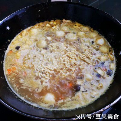 乌冬面|一定要收藏的开胃又营养咖喱鱼丸面，简单零失败