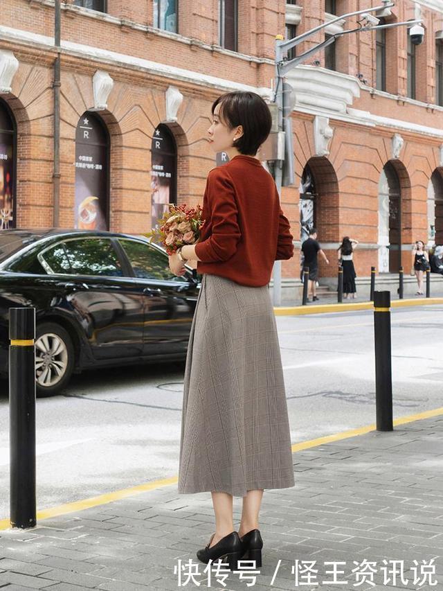 秋季穿搭,羊毛衫配百褶裙,气质减龄又优雅