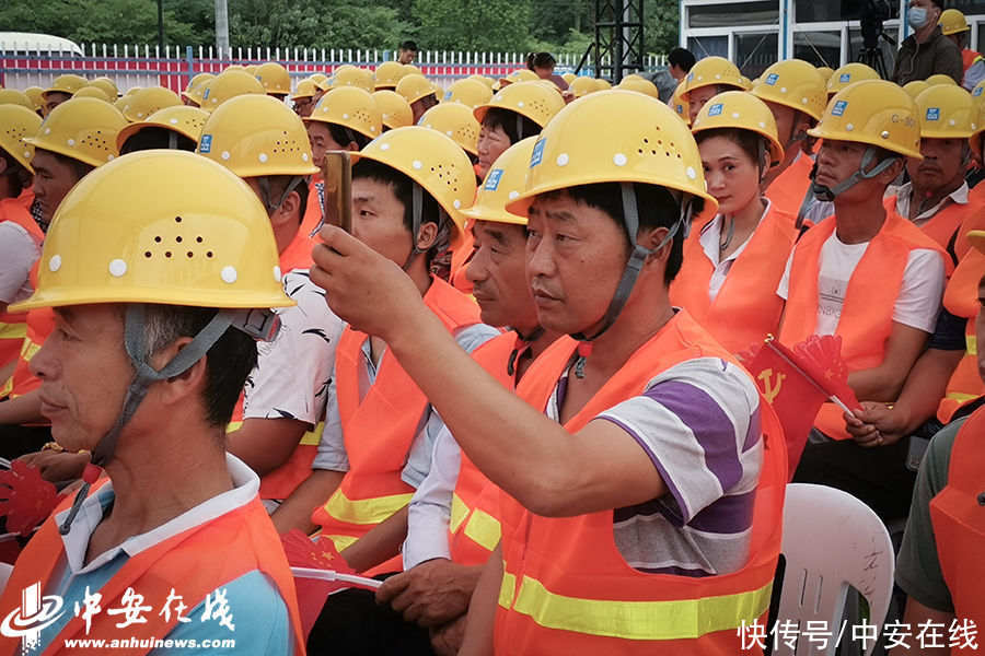 新征程|“永远跟党走 奋进新征程”主题慰问演出工地进企业「组图」