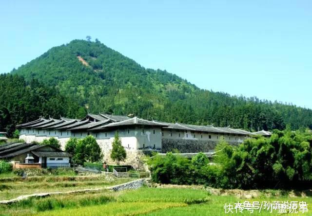 福建深山藏一神秘城堡，漂浮沼泽上百年，无人居住却不见蜘蛛网