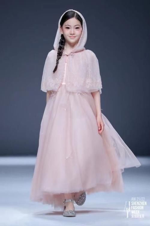 2021AW深圳时装周PureShare芭比首次碰撞，揭秘《梦境》奇妙之旅