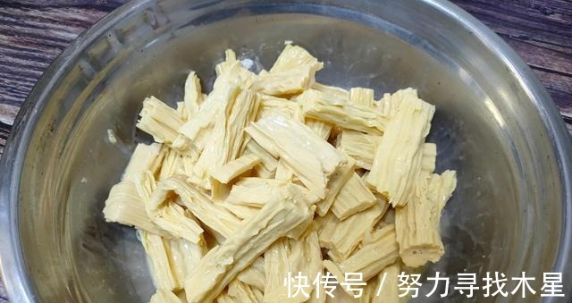 麻辣|腐竹这个做法真解馋,我家每周吃三次,麻辣鲜、不放肉也特香!