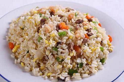 美食优选：什锦杏鲍菇，红烧鸡块，杂炒米粉，干煎小黄鱼的做法