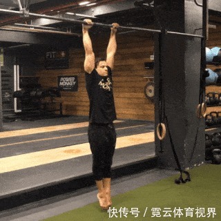 引体向上|单杠悬垂2分钟就属于高手级别,每天坚持训练,快速提升双手握力