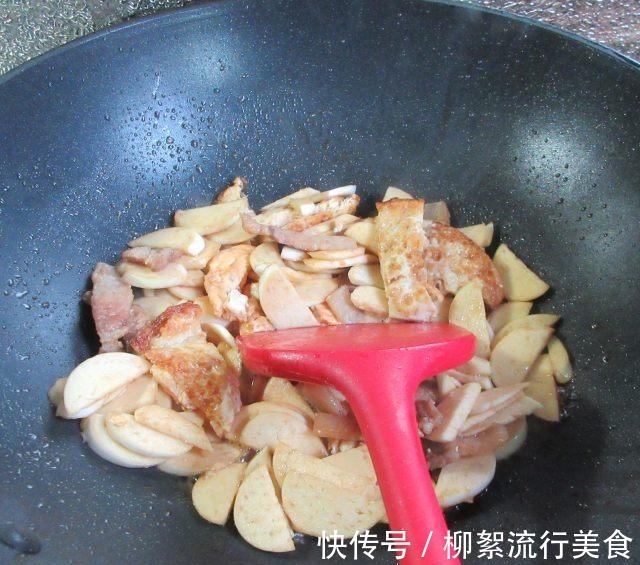 茭白|五花肉煎鸡蛋炒茭白，简单快手，鲜香下饭！