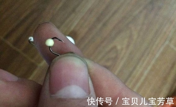 冬季钓鱼,动态诱鱼不可少,想收获大板鲫,试试民间这些特色钓法