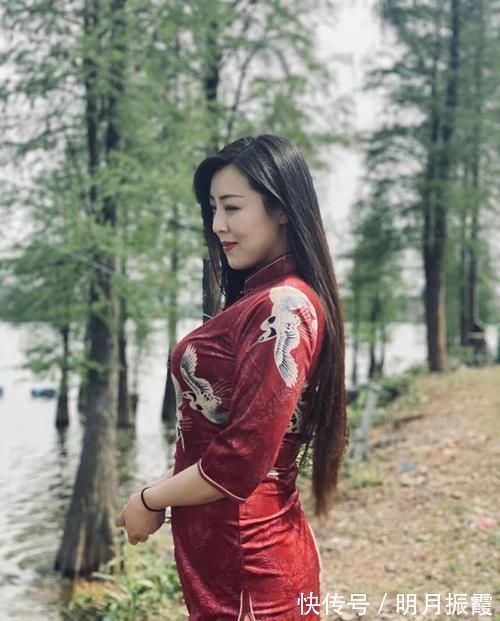 东方女性 流行复古风,旗袍风格的造型首当其冲,成为美女的首选