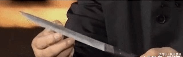 少女偷她妈的“切肉刀”鉴宝,鉴定时专家手抖忙问你妈啥来历