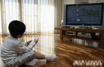 小刘|保姆来了之后,9岁儿子天天说困,爸爸看监控后给保姆拿了3万元