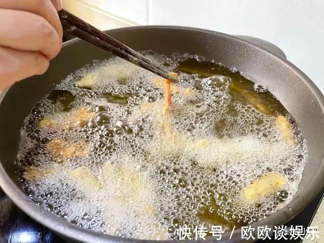 面糊|炸小酥肉，面糊是基础，白酒是关键，花椒才是灵魂，这样做才正宗