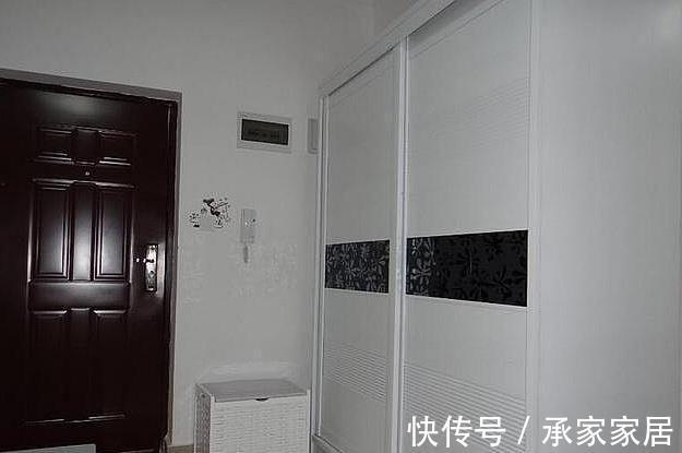 客厅|46平的公租房，没有卧室床直接放客厅，保证你们没见过！