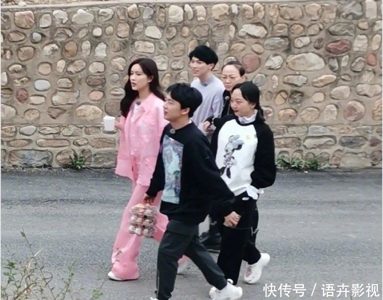 节目|新综艺被指抄《向往》,十五位明星豪华配置,郭麒麟拎皮蛋被炮轰