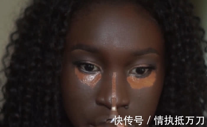 妹子 黑人妹子原来是这样化妆,一瓶粉底不够用,最终效果高级又性感!