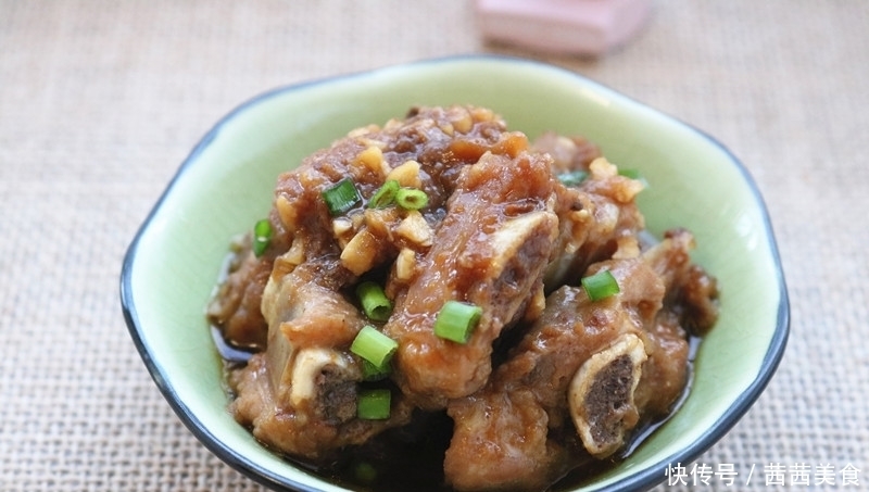 教您一招蒸排骨,方法特简单,嫩滑鲜香不上火,尝过的都说好