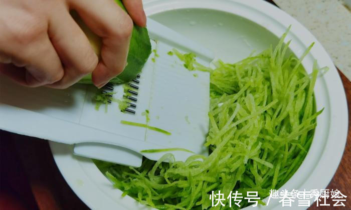 萝卜|炸萝卜丸子，最忌只加面粉 ，多加2样东西，外酥内软，凉了也不硬