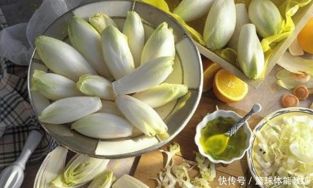 此种蔬菜切掉的根部别扔,埋到土里,2个月就可以摘叶做美味!