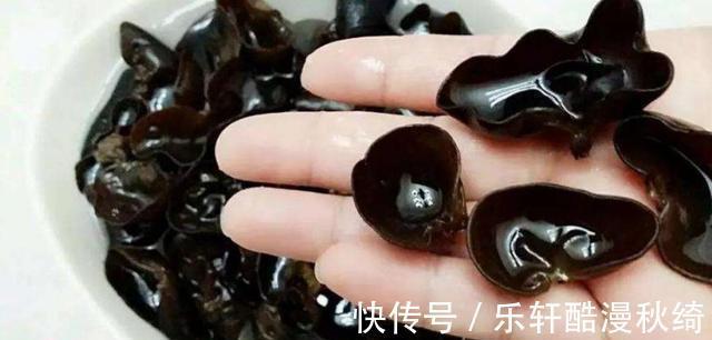 搅拌均匀|凉拌木耳如何做到香脆可口四川厨师长教你1招,好吃不过瘾