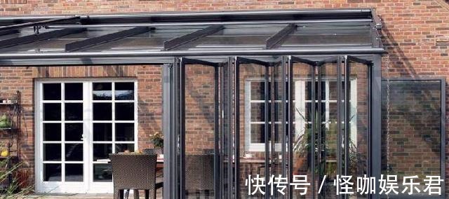 密封性|几乎没人在阳台装推拉门了，聪明的有钱人都装这种，懊悔没早知道！