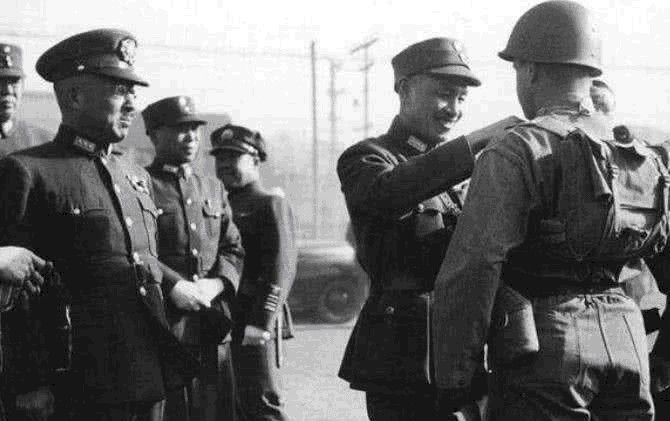 华东野战军|淮海战役中国军最早被全歼的一个军,中将军长的死因,至今是个谜