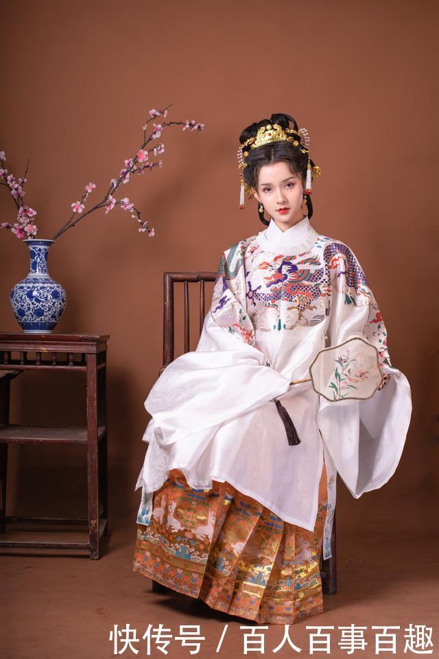 明制汉服|秋天该选什么形制的汉服选这4套“明制”准没错,优雅又华丽