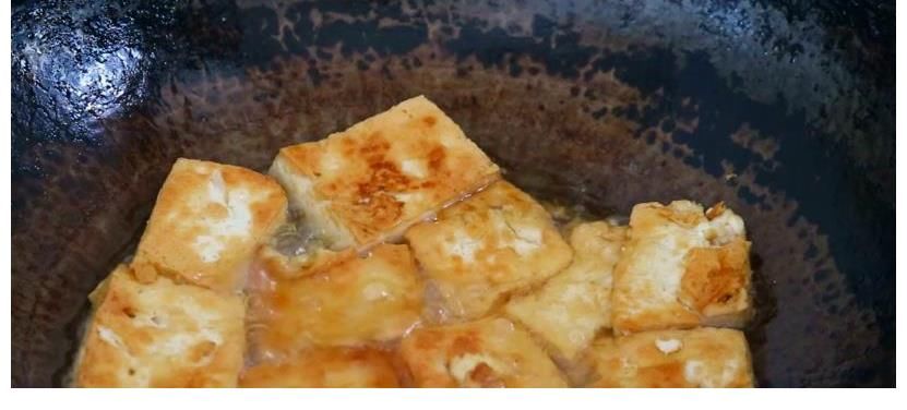 茄子这么做，大鱼大肉都不香了，加一块豆腐，上桌就是一大硬菜