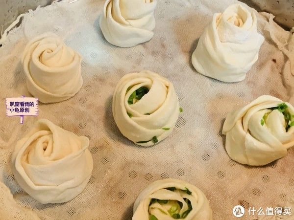 辫子|好吃的“玫瑰花”，先卷后蒸，柔软蓬松，白嘴就能吃2个