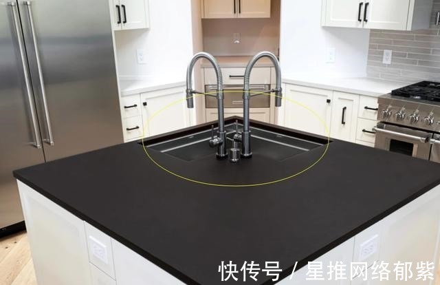 安装|学到一个厨房妙招，不规则水槽如同双槽，装岛台拐角台面充分利用