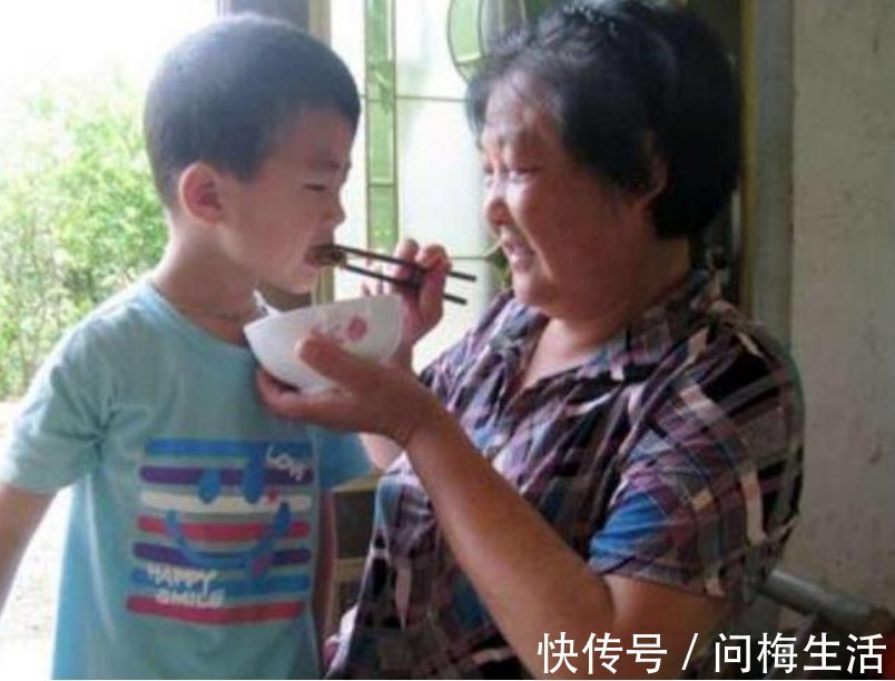 礼节|孩子吃饭有这些“坏习惯”,别惯着,趁早改,晚了会被人看不起